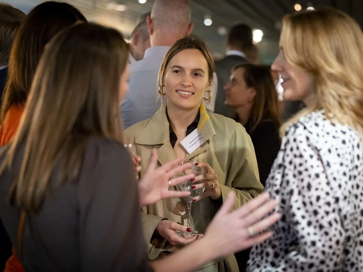 25 Nov12 2044 SEB5 G6 A8995