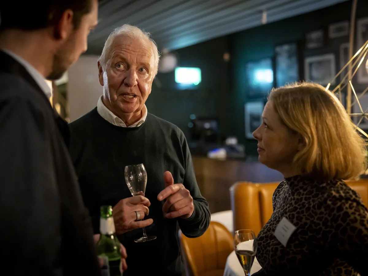 25 Nov12 2042 SEB5 G6 A8976