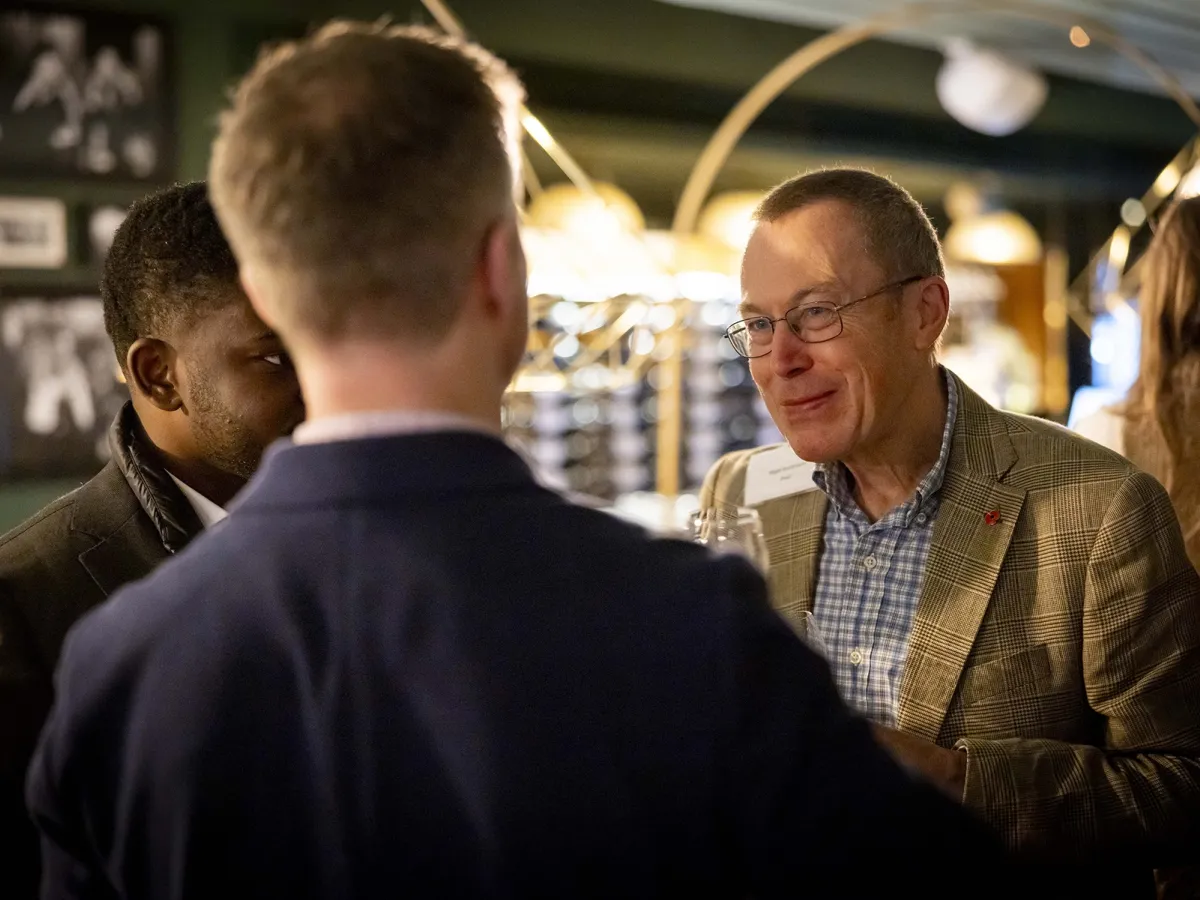 25 Nov12 2004 SEB5 G6 A8910