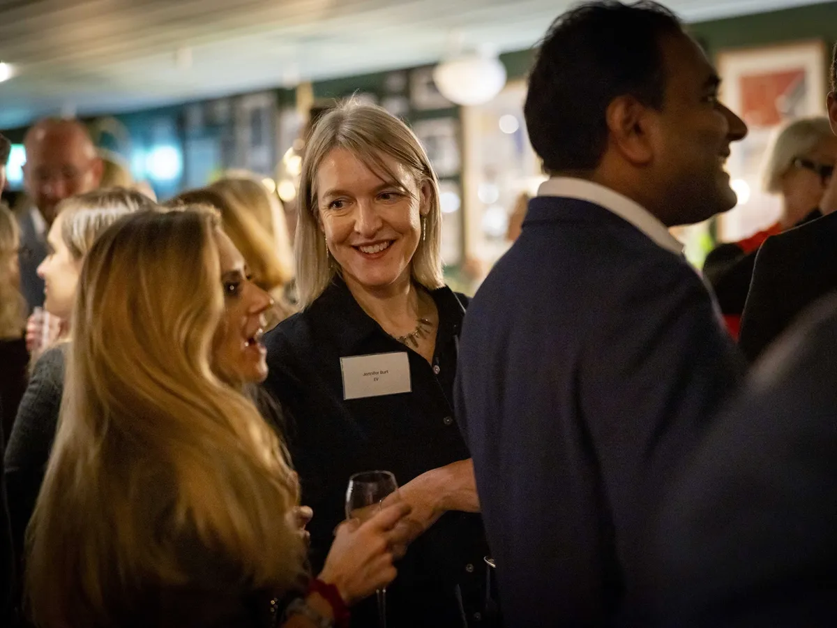 25 Nov12 2003 SEB5 G6 A8907